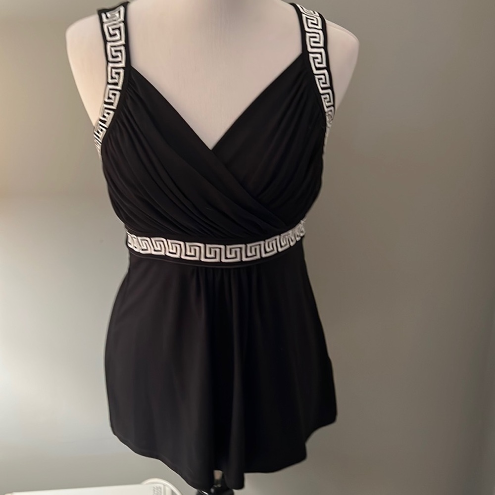 White House, Black market sleeveless knit top. Size Small.